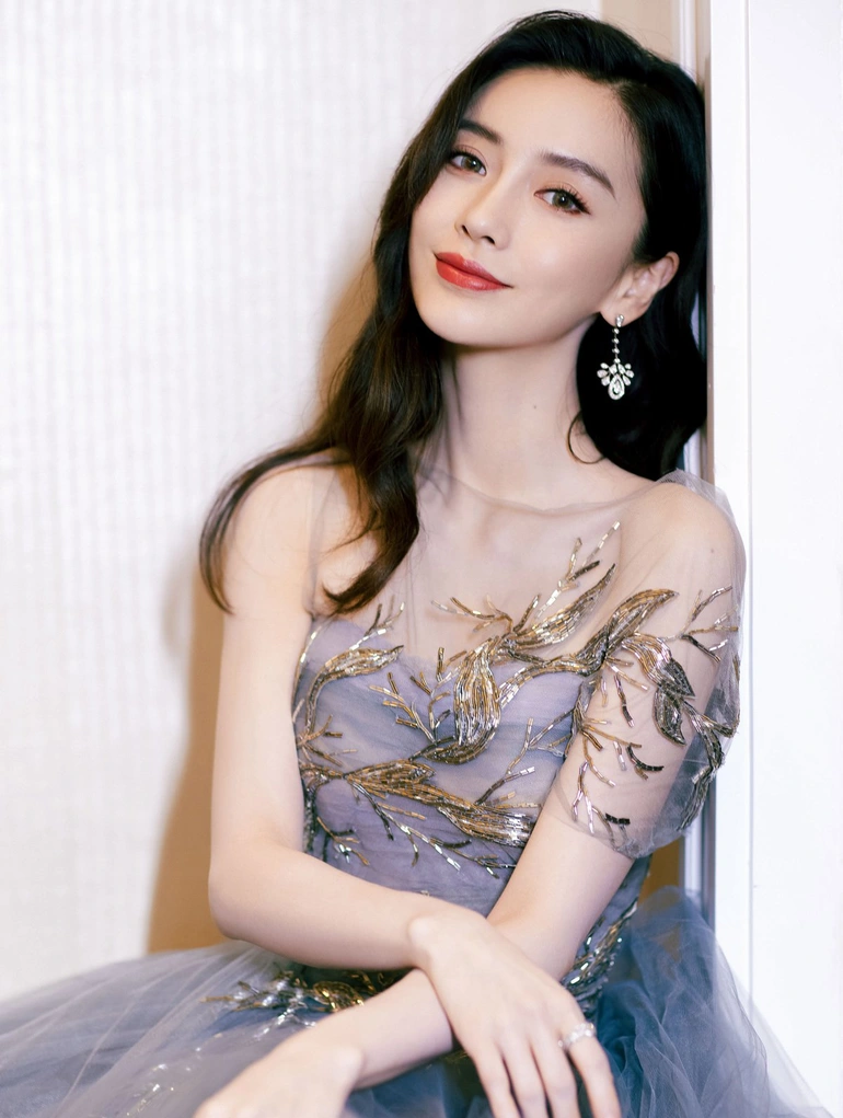 Angelababy bất ngờ bị 