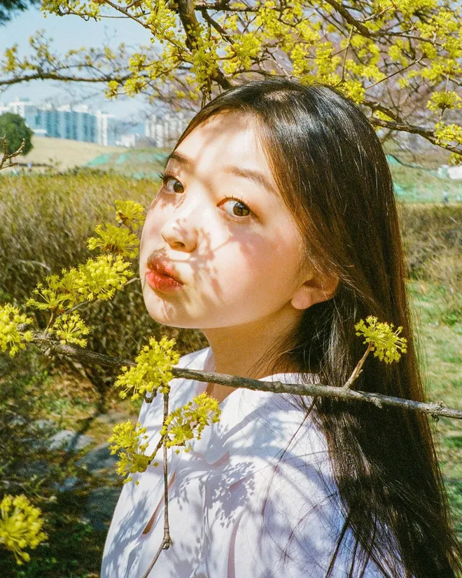 Sao Hàn 21 tuổi gây sốt MXH khi đóng vai học sinh tiểu học - Ảnh 10