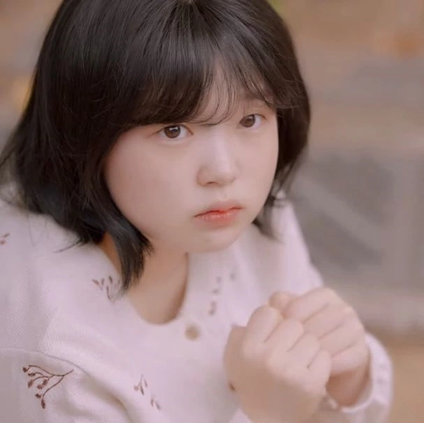 Sao Hàn 21 tuổi gây sốt MXH khi đóng vai học sinh tiểu học - Ảnh 2