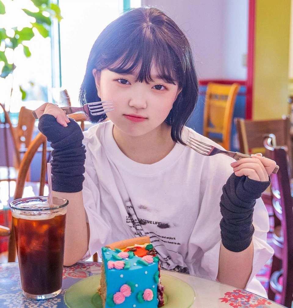 Sao Hàn 21 tuổi gây sốt MXH khi đóng vai học sinh tiểu học - Ảnh 4