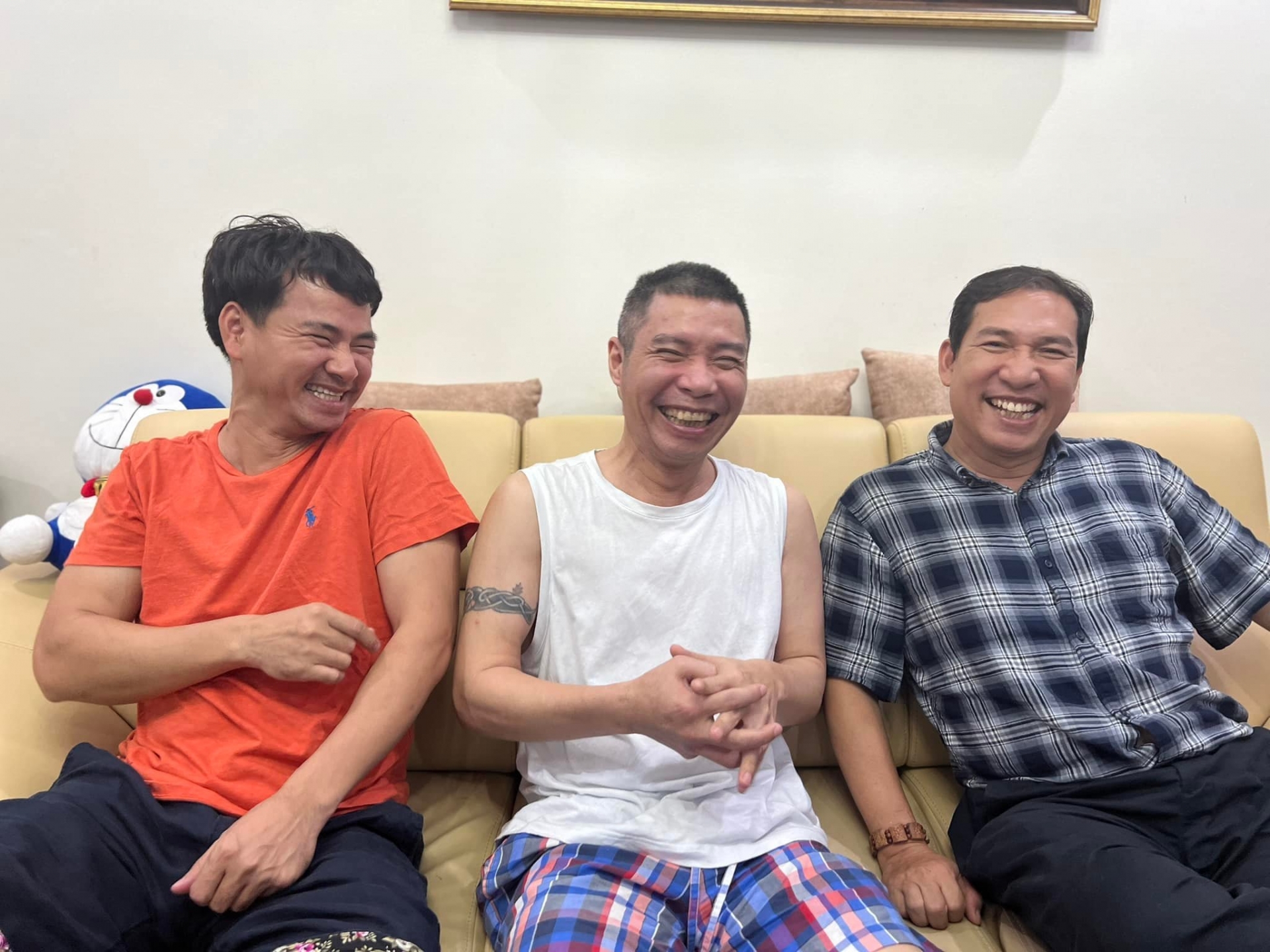 Công Lý cười hết cỡ bên Xuân Bắc và Quang Thắng sau 1 năm điều trị, netizen bồi hồi nhớ 