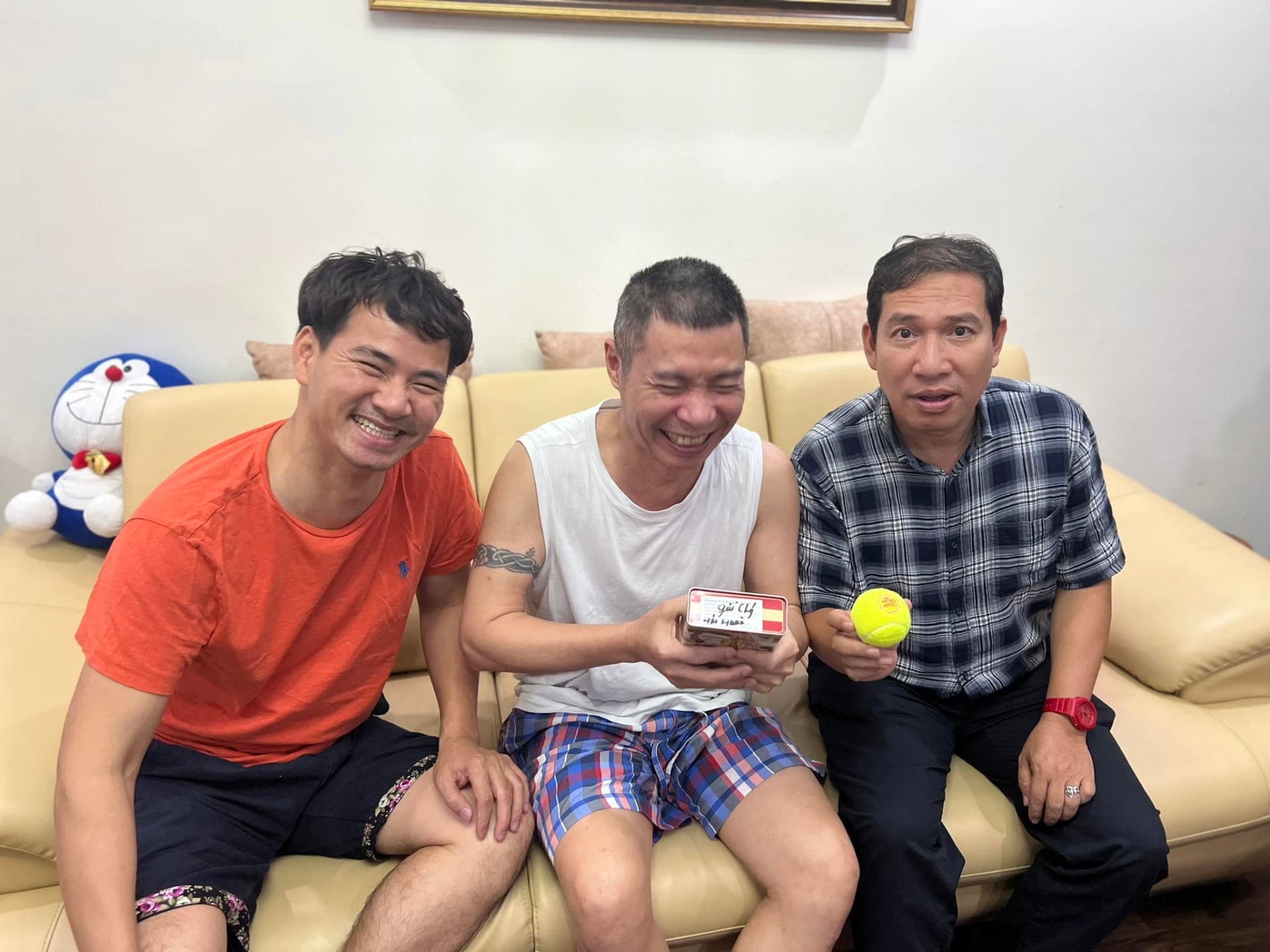 Công Lý cười hết cỡ bên Xuân Bắc và Quang Thắng sau 1 năm điều trị, netizen bồi hồi nhớ 