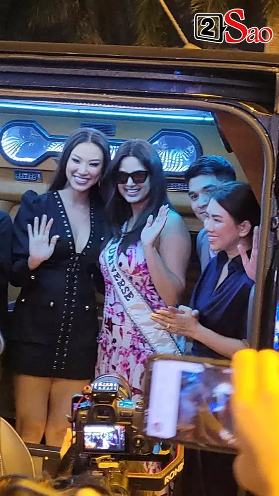 Đương kim Miss Universe xuất hiện tại Việt Nam, màn đọ sắc với Kim Duyên gây chú ý - Ảnh 1