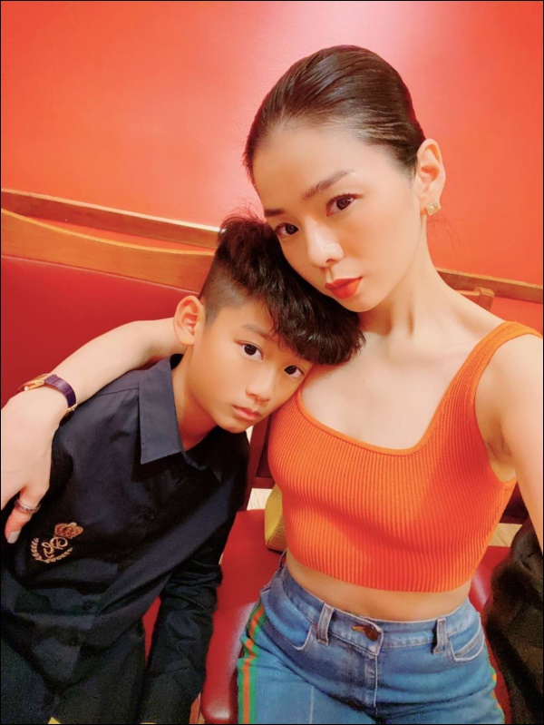 Lệ Quyên khoe con trai 11 tuổi giống mình ở khoản 