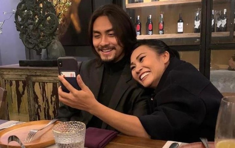 Phương Thanh tay trong tay với Doãn Chí Kiên tại sự kiện sau ồn ào PR bằng chuyện tình cảm - Ảnh 1