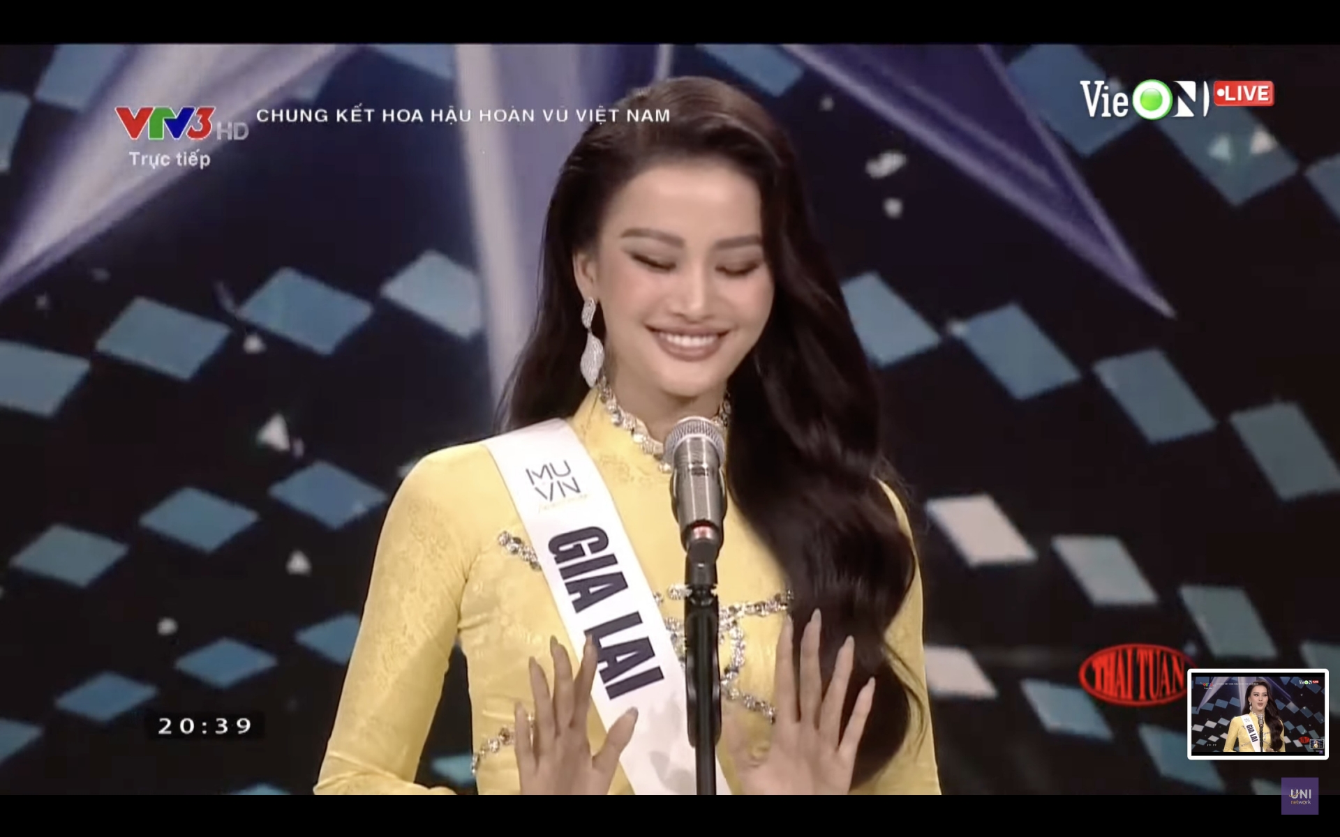 Chung kết Hoa hậu Hoàn vũ Việt Nam 2022: Ngọc Châu nói về trẻ em, Hương Ly nói song ngữ - Ảnh 3