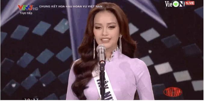 Chung kết Hoa hậu Hoàn vũ Việt Nam 2022: Ngọc Châu nói về trẻ em, Hương Ly nói song ngữ - Ảnh 1