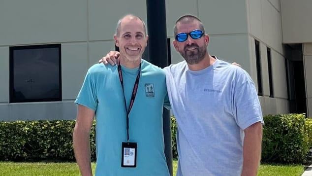 Chuyện thật như đùa: Phi công bất tỉnh, hành khách tự lái máy bay tiếp đất thành công  - Ảnh 1