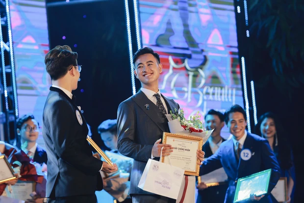 Chân dung Tân Nam vương Ngoại thương: IELTS 8.0, giỏi 3 thứ tiếng, không tự tin về nhan sắc - Ảnh 4