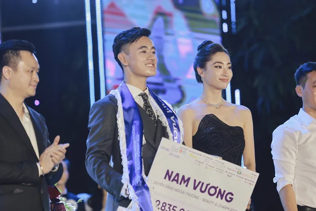 Chân dung Tân Nam vương Ngoại thương: IELTS 8.0, giỏi 3 thứ tiếng, không tự tin về nhan sắc - Ảnh 8