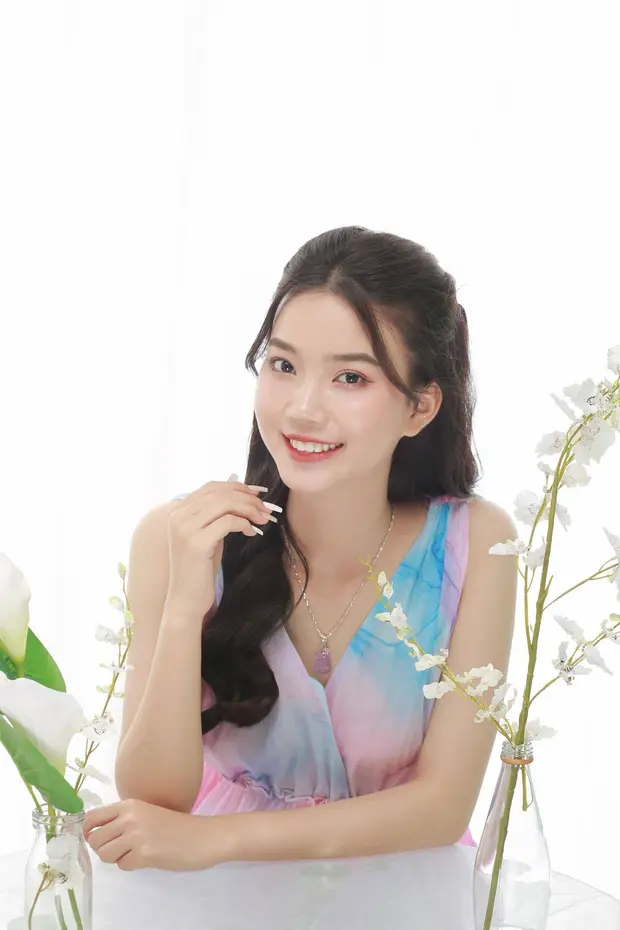 Học vấn đáng nể của nữ sinh vừa giành ngôi Á khôi Ngoại thương - Ảnh 4