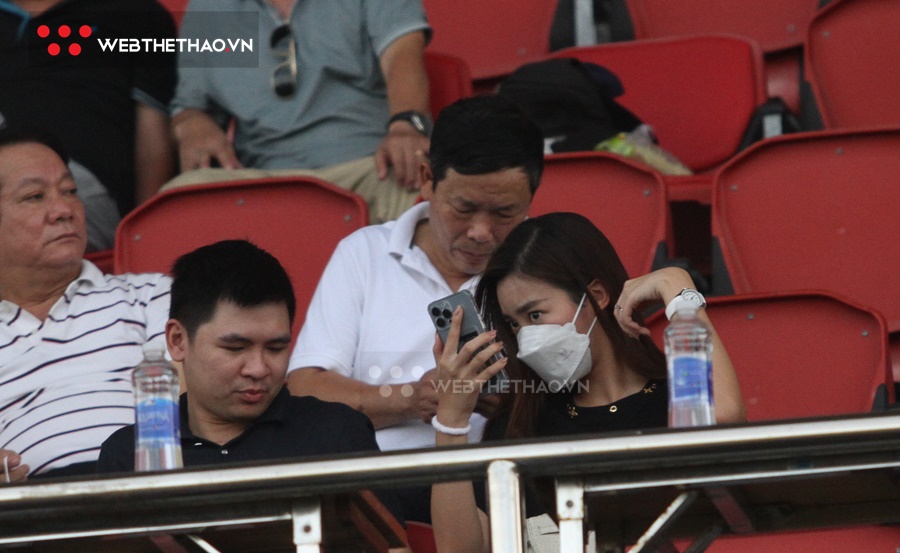 Đỗ Mỹ Linh công khai xuất hiện cùng quý tử nhà bầu Hiển giữa tin đồn hẹn hò - Ảnh 8