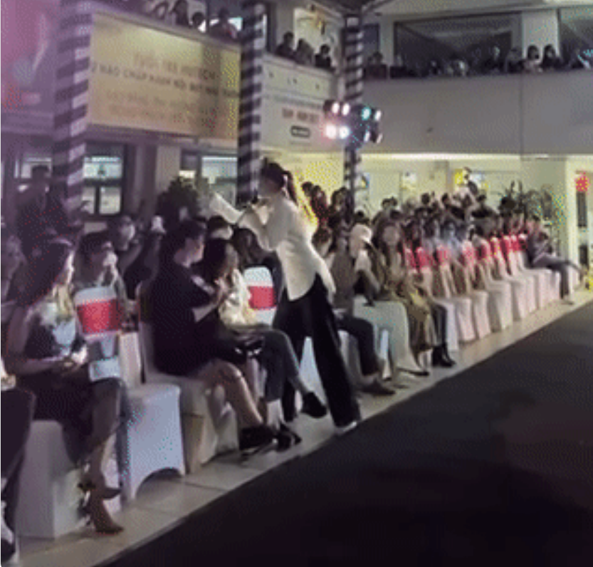 Nam Em gây tranh cãi với hành động 