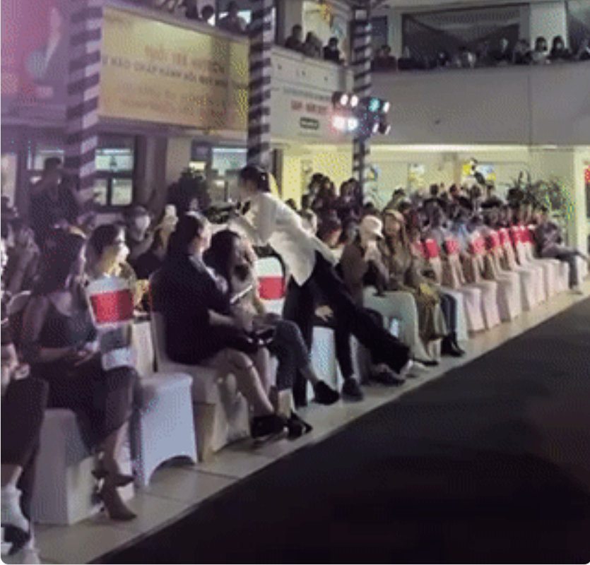 Nam Em gây tranh cãi với hành động 