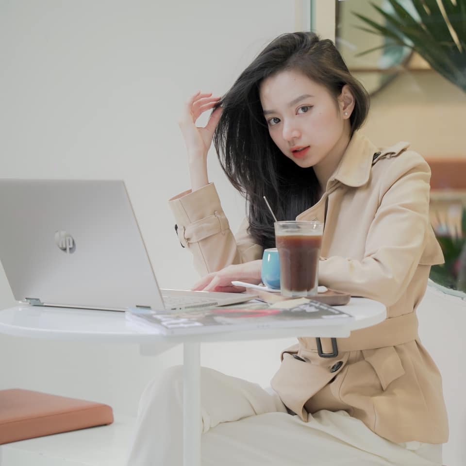 Chân dung nữ streamer tự nhận 