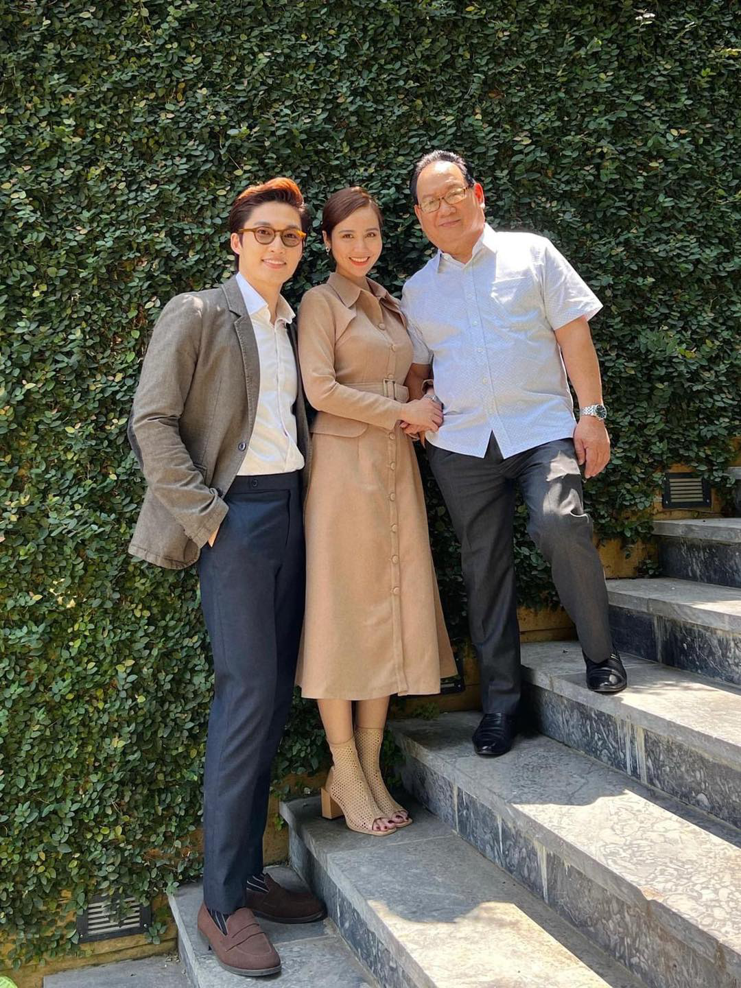 NSND Tiến Đạt: Trong phim là chủ tịch mưu mô, ngoài đời là chủ tiệm may sống an nhàn bên vợ hiền - Ảnh 1