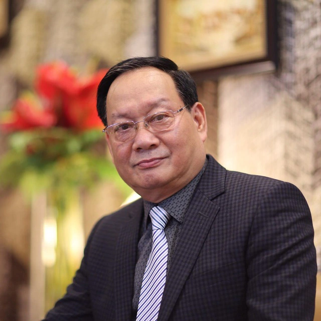 NSND Tiến Đạt: Trong phim là chủ tịch mưu mô, ngoài đời là chủ tiệm may sống an nhàn bên vợ hiền - Ảnh 2