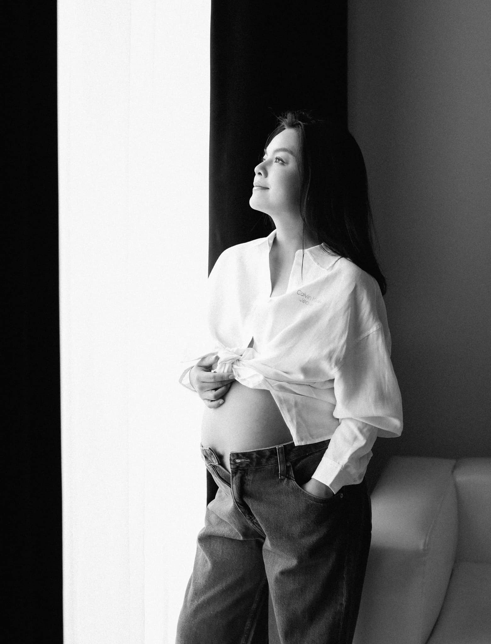 Phạm Quỳnh Anh xả kho ảnh bầu vượt mặt trước thềm sinh nở - Ảnh 1