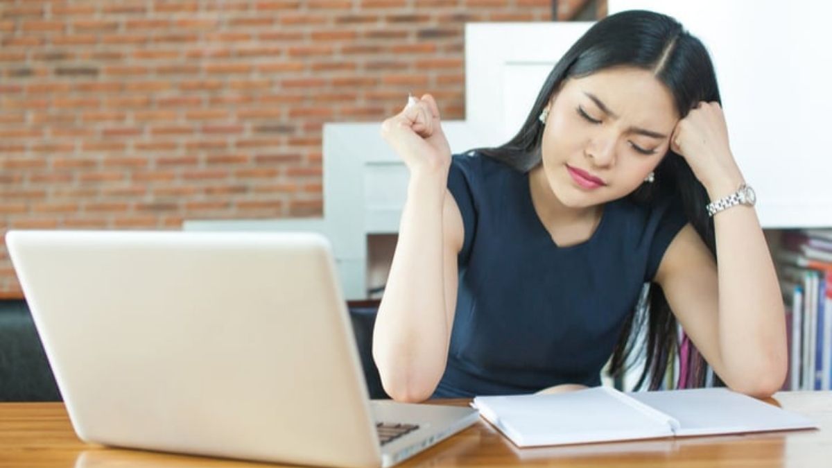 Thường xuyên dùng tay chạm mặt có thể khiến bạn giảm tuổi thọ