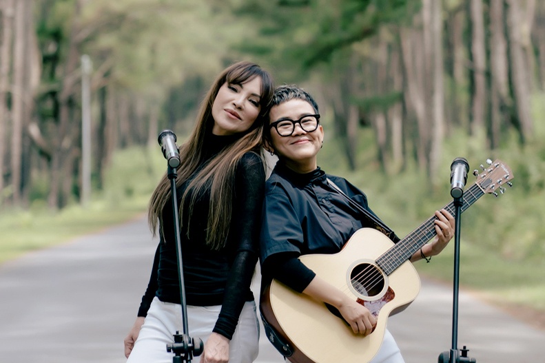 Thanh Hà lộ mặt mộc khác lạ khi tình tứ tựa đầu 