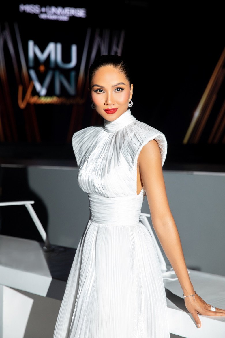 H'Hen Niê thú nhận chưa từng được ai tán tỉnh trước khi trở thành Hoa hậu - Ảnh 1