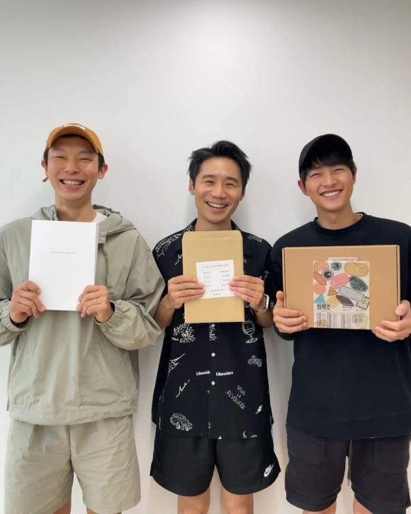 Song Hye Kyo để lộ nhẫn kim cương ở ngón áp út giữa lúc dính tin đồn tái hợp Song Joong Ki - Ảnh 1