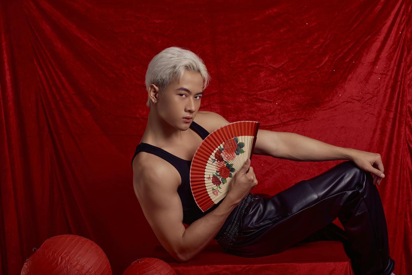 Hòa Trần - nam người mẫu vướng tin đồn hẹn hò Jun Phạm là ai? - Ảnh 4