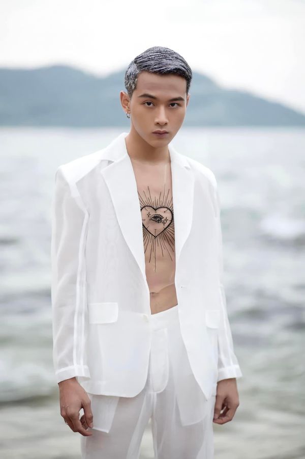 Hòa Trần - nam người mẫu vướng tin đồn hẹn hò Jun Phạm là ai? - Ảnh 1