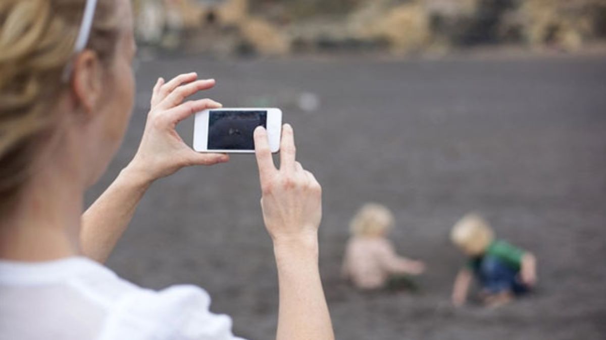 Con cái có quyền yêu cầu xóa ảnh cá nhân bố mẹ tự ý đăng lên mạng