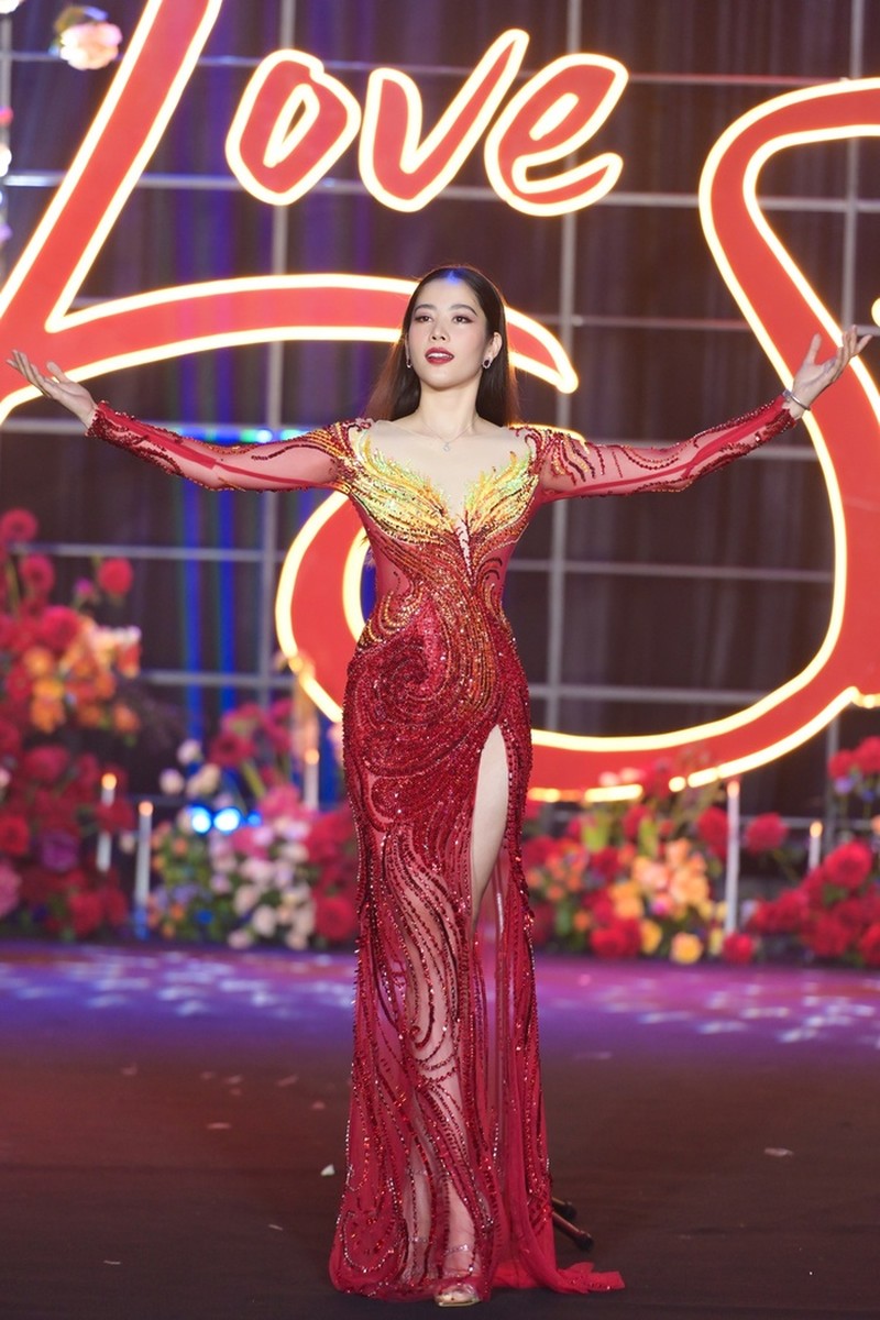 Fan tranh cãi trước màn catwalk của Nam Em trước thềm chung kết Miss World Vietnam 2022 - Ảnh 1