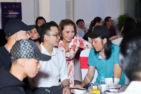 Hoài Linh rạng rỡ đi dự tiệc bên dàn sao Việt sau 1 năm vướng ồn ào từ thiện 14 tỷ - Ảnh 5