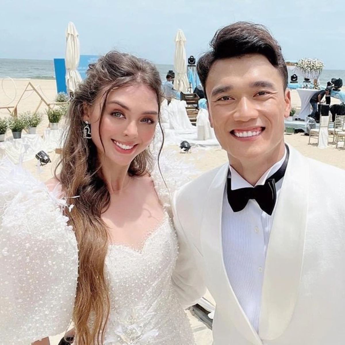 Vợ Tây của Bùi Tiến Dũng mang thai con trai đầu lòng - Ảnh 1