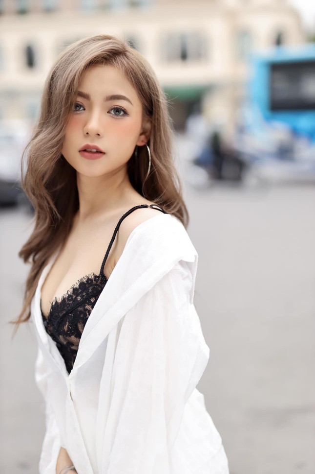 Chân dung Tân Hoa khôi Trí tuệ Hà Nội Thu Trang: Hot girl ngành báo chí sở hữu thân hình gợi cảm - Ảnh 1