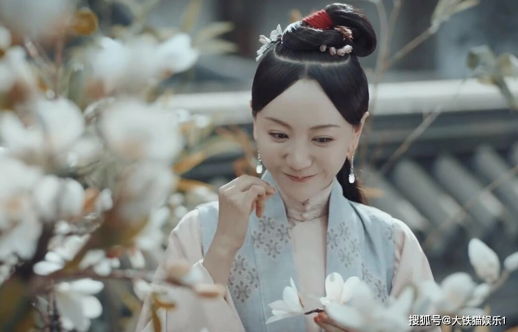 Trung Quốc cấm đoàn phim photoshop mặt diễn viên quá đà - Ảnh 2