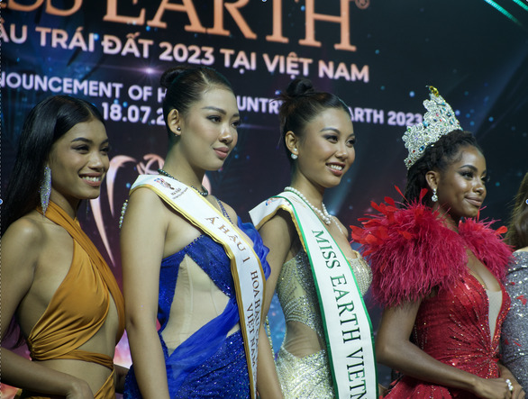 Tân Hoa hậu Nông Thúy Hằng không được thi Miss Earth 2022 sau ồn ào quảng bá web nhạy cảm - Ảnh 1