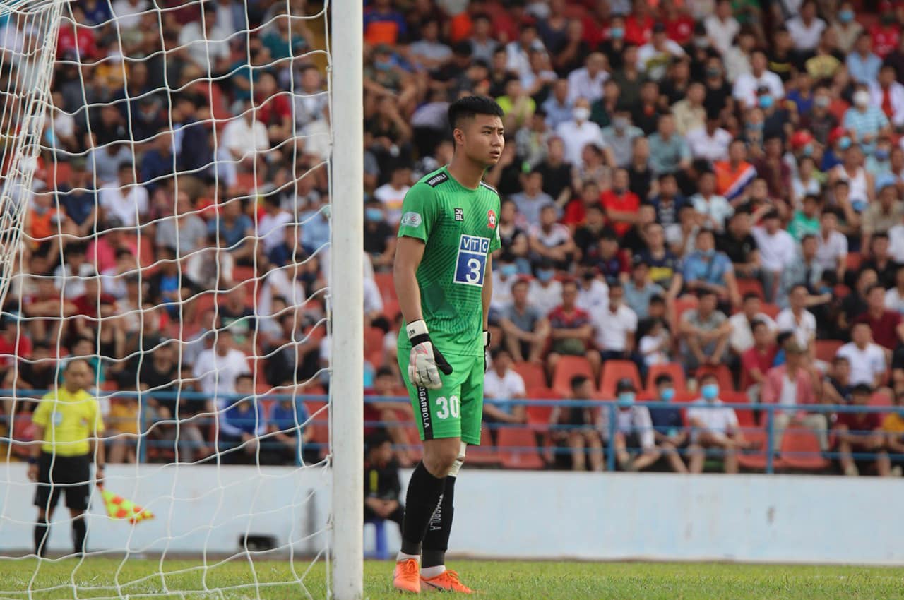 Nguyễn Văn Toản là ai? Chàng thủ môn cao 1m87, nhận thưởng 100 triệu sau kì thi đấu tại SEA Game 31 - Ảnh 1