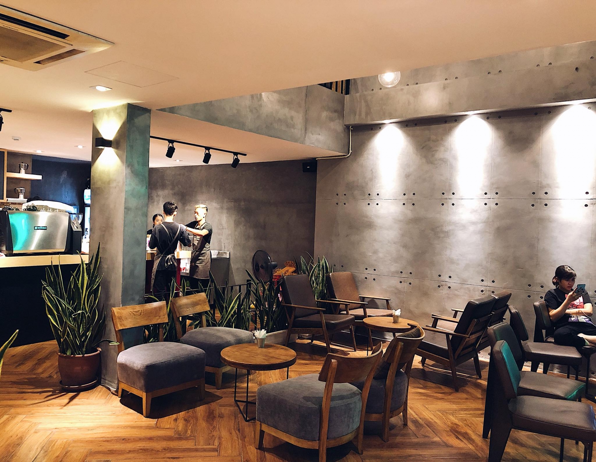 Quán cà phê mua mang về gần đây nhất tại Hà Nội, TP. Hồ Chí Minh - Ảnh 1