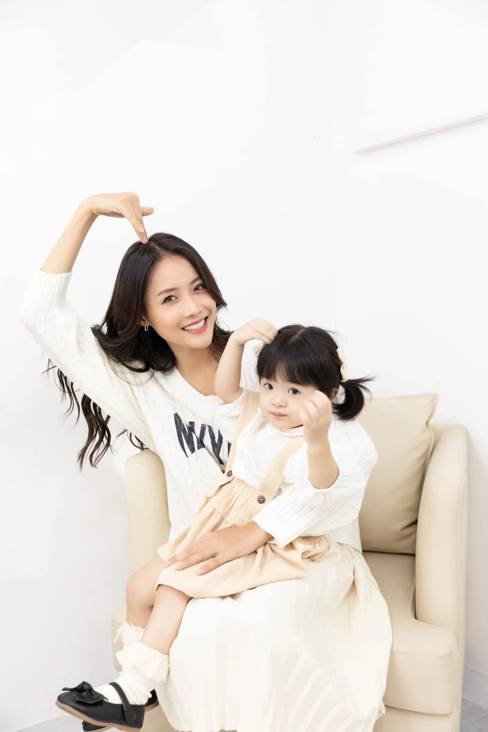 Á hậu Trương Mỹ Nhân công khai con đầu lòng 2 tuổi - Ảnh 3