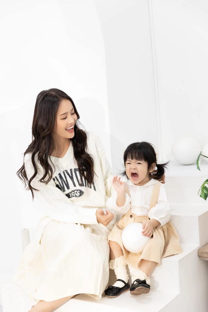 Á hậu Trương Mỹ Nhân công khai con đầu lòng 2 tuổi - Ảnh 4