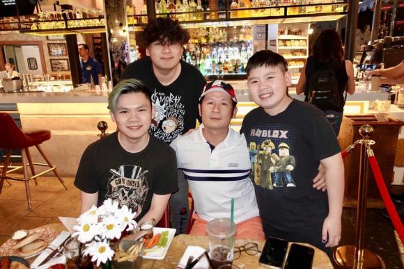 Bằng Kiều qua Mỹ hội ngộ vợ cũ và 3 quý tử sau khi công khai con trai thứ 4 - Ảnh 5