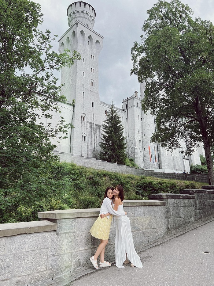 Cặp gái xinh rủ nhau du lịch 18 quốc gia trong vòng 1 tháng để kỷ niệm tình bạn 18 năm - Ảnh 18