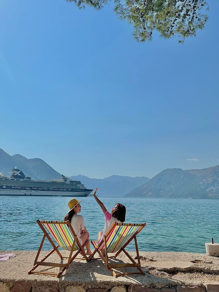 Cặp gái xinh rủ nhau du lịch 18 quốc gia trong vòng 1 tháng để kỷ niệm tình bạn 18 năm - Ảnh 5