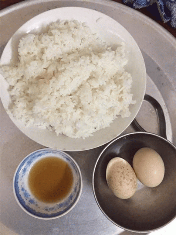 Vợ Xuân Bắc bàn về mâm cơm cữ mẹ chồng nấu cho con dâu: 