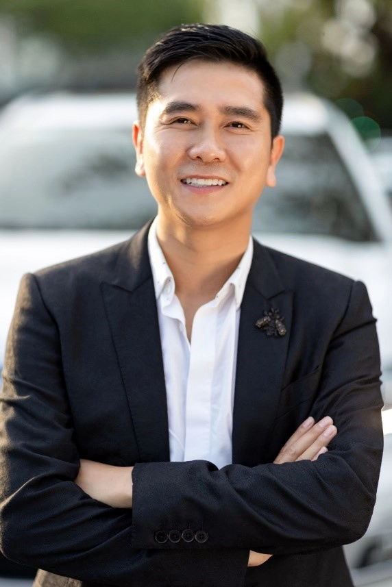 Hồng Đăng và Hồ Hoài Anh được trả hộ chiếu sau hơn một tháng bị cấm rời khỏi Mallorca - Ảnh 1