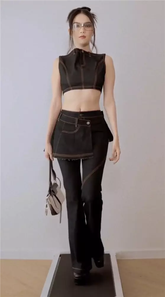 Ngọc Trinh lộ cánh tay mũm mĩm, vòng eo ngấn mỡ nhưng vòng 1 