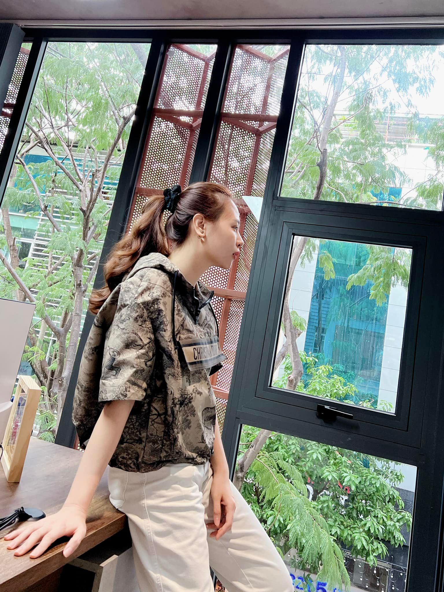 Đàm Thu Trang liên tục lộ vòng 2 to bất thường giữa nghi vấn mang thai lần 2 với Cường Đô La - Ảnh 1