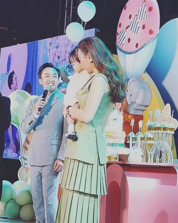 Đàm Thu Trang lộ vòng 2 như có bầu trong tiệc sinh nhật con gái Suchin - Ảnh 2