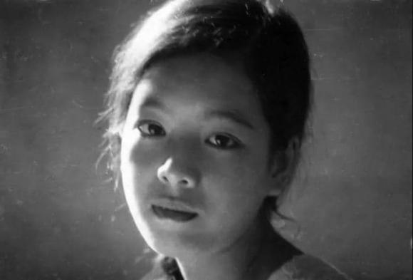 Ảnh thời trẻ của NSƯT Chiều Xuân bỗng hot trở lại, nhan sắc thanh tú 