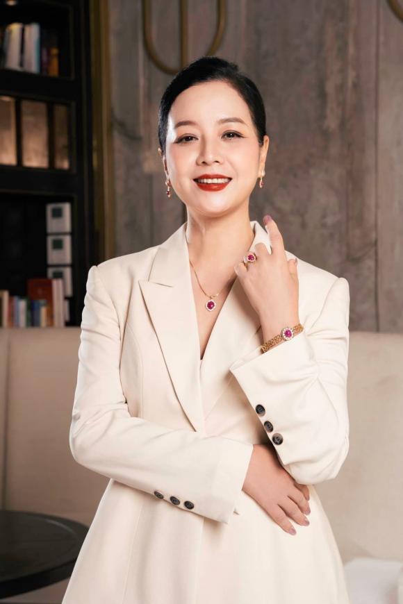 Ảnh thời trẻ của NSƯT Chiều Xuân bỗng hot trở lại, nhan sắc thanh tú 