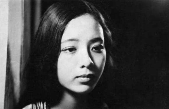 Ảnh thời trẻ của NSƯT Chiều Xuân bỗng hot trở lại, nhan sắc thanh tú 